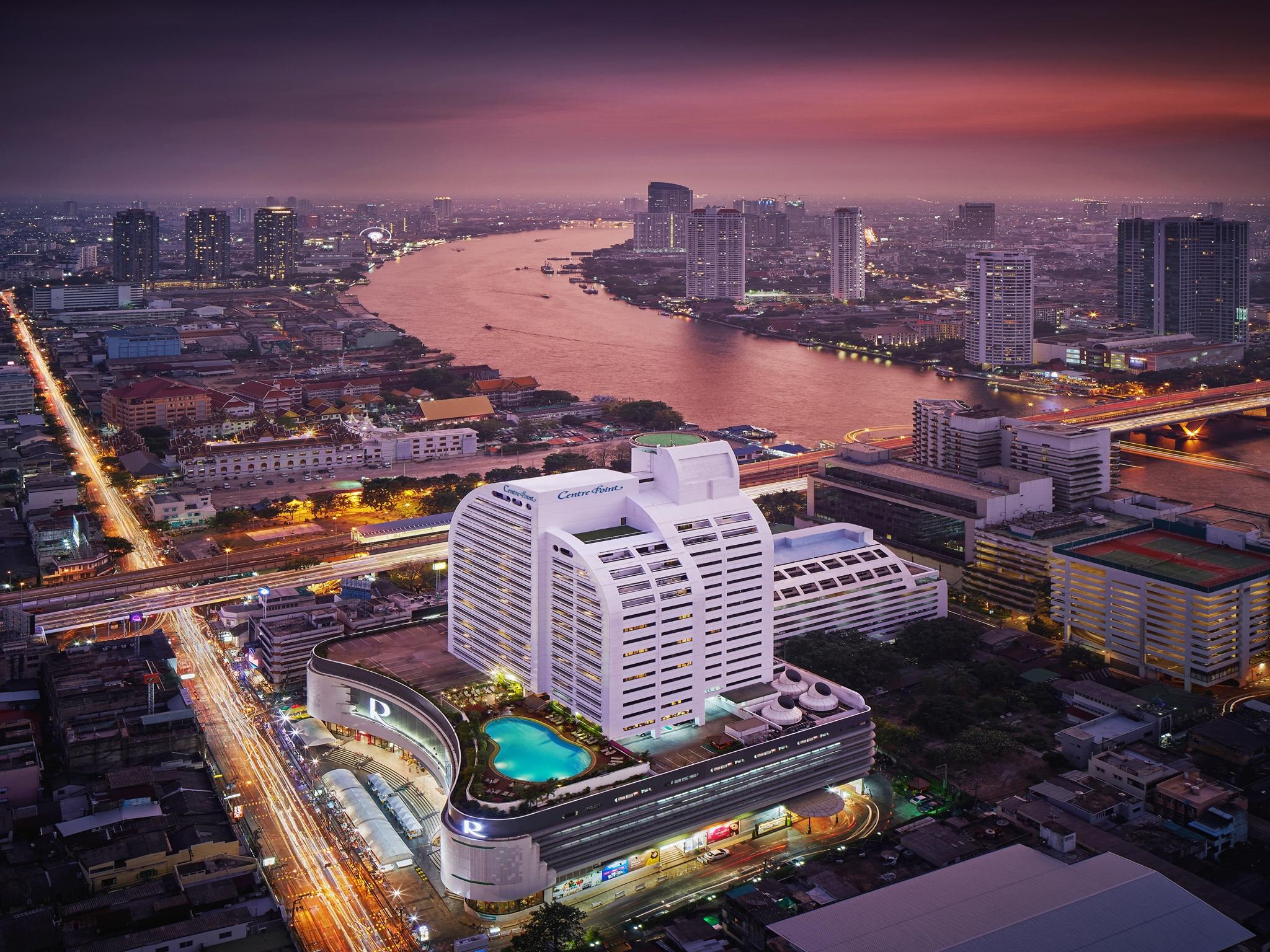 Centre Point Silom Hotel Bangkok Bagian luar foto